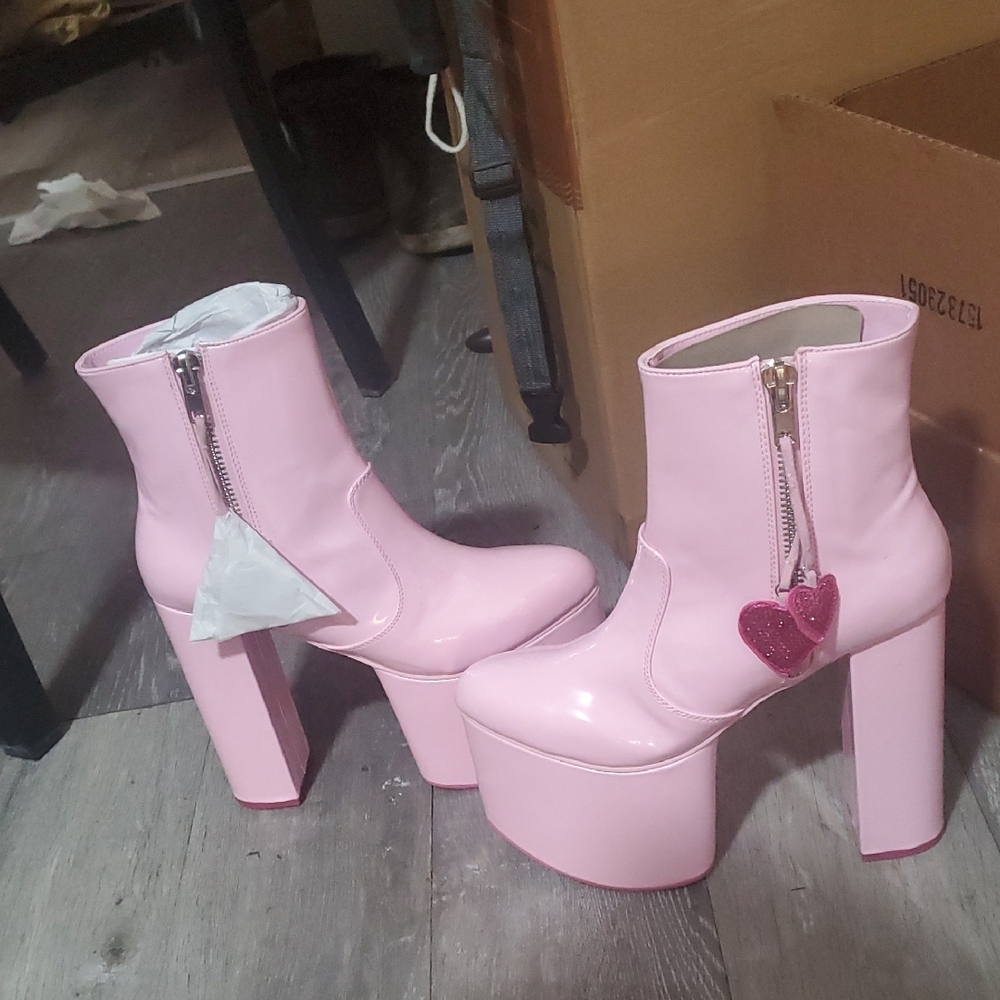 Chic Pink Patent Platform Boots with Heart Charm